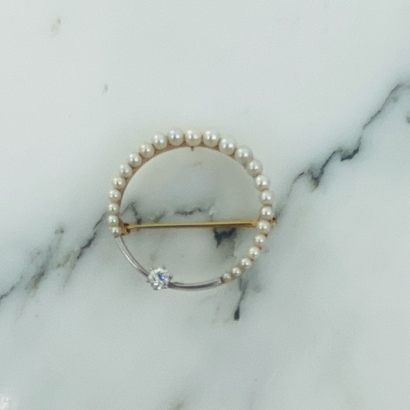 Antique 14 kt gold graduated pearl diamond pin.